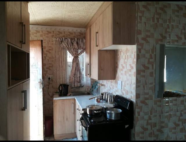 2 BEDROOM HOUSE FOR SALE IN DAVEYTON EXT 3